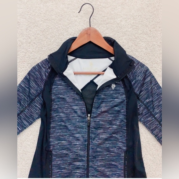 Stylish Black and Gray Zip-Up Jacket - Picture 6 of 8